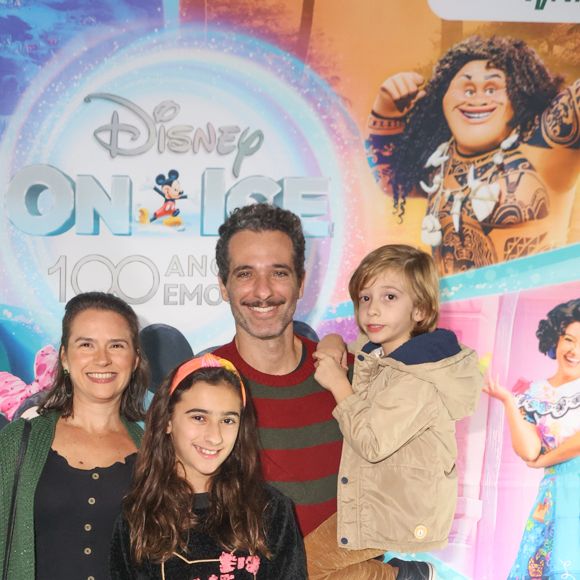 Mouhamed Harfouch e família assistem espetáculo 'Disney On Ice'