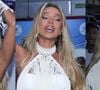 Mulher de Ludmilla, Brunna Gonçalves deixa barriga de gravidez à mostra em look cheio de franjas no pré-carnaval 2025 da Beija-Flor