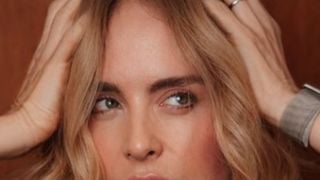 Cabeleireiros experientes concordam: 'Secar o cabelo de trás para a frente, levantando a raiz contra o sentido do crescimento, é a melhor maneira de dar volume'