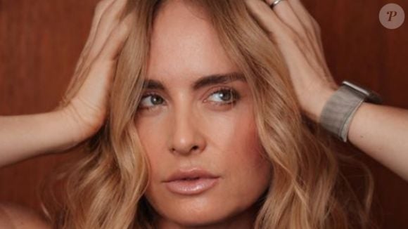 Nesta primavera, o cabelo está em movimento, com camadas definidas e muito volume desde a raiz, mas sem perder o seu acabamento natural.