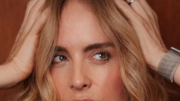 Cabeleireiros experientes concordam: 'Secar o cabelo de trás para a frente, levantando a raiz contra o sentido do crescimento, é a melhor maneira de dar volume'