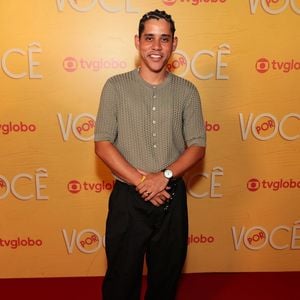 Aos 24 anos, Cauê Campos encara Vítor em ‘Jogada de Risco’, personagem que o colocou diante de conflitos adultos e de um universo bem diferente do vivido por Peixe em ‘Por Você’