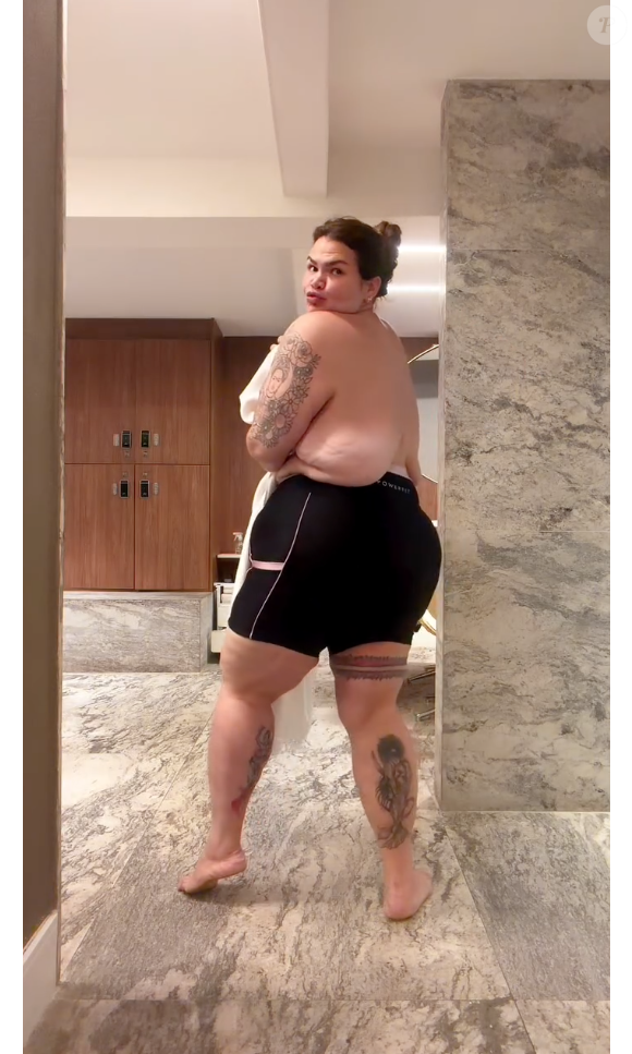 No conteúdo, Thais Carla destacou seu corpo real, com direito ao excesso de pele pelo emagrecimento