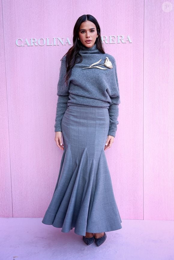 Na psicologia das cores, o grafite é associado a quem prefere observar antes de agir e mantém distância de pressões externas.