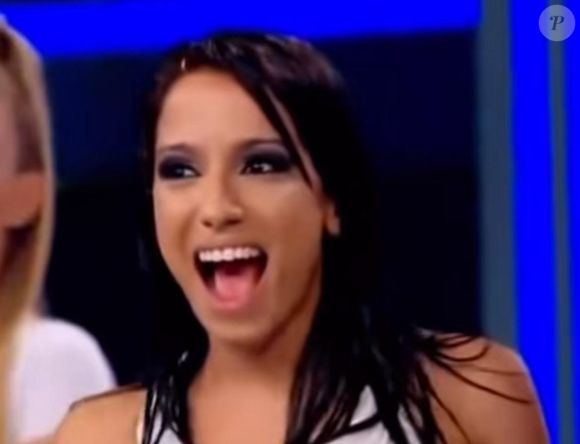 No longínquo 16 de maio de 2012, quando ainda atendia pelo nome de MC Anitta, a carioca deu o ar da graça pela primeira vez na televisão e não foi em qualquer programa