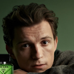 Depois de Tom Holland, um dos principais rostos da Prada, chegou a vez de Zendaya assumir um papel de destaque na marca de luxo como nova embaixadora global do Prada Paradoxe
