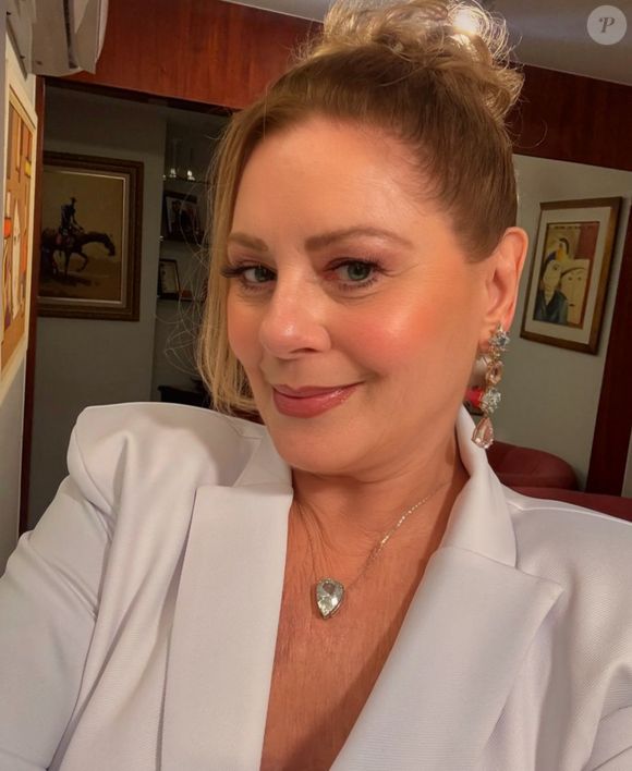 Vera Fischer, hoje aos 74 anos, não esconde sua relação com a feminilidade e o prazer