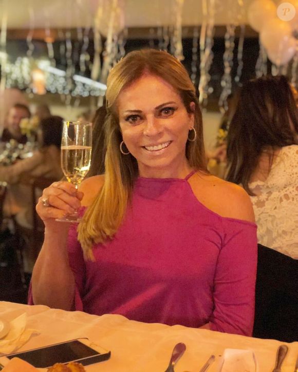 Nas redes sociais, beleza de Christina Rocha sempre rendeu elogios do público