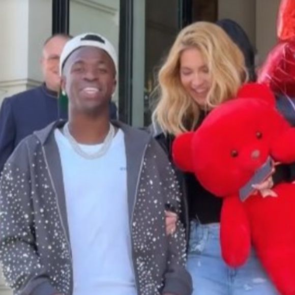 Vini Jr. e Virgínia Fonseca ‘confirmaram o relacionamento da forma mais direta possível’, destaca o portal espanhol