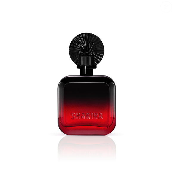 Com proposta floral ambarada e concentração Eau de Parfum, Rojo Elixir surge como a aposta mais sensual da linha de perfumes de Shakira