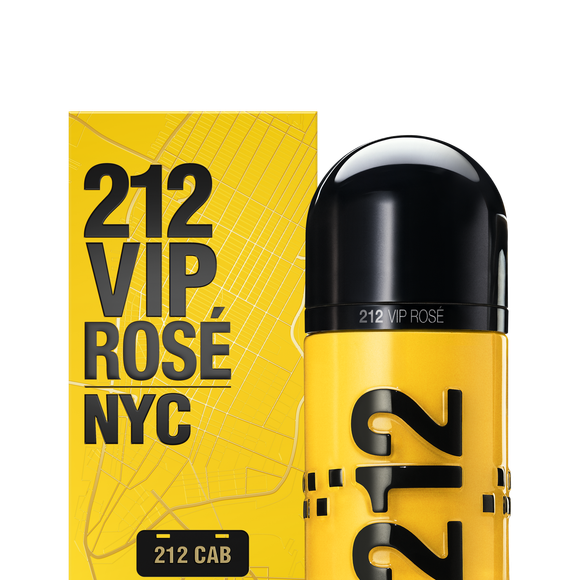 A fragrância 212 VIP Rosé Cab traduz esse mesmo clima na perfumaria. A abertura com notas frutadas e luminosas chama atenção de imediato, enquanto o fundo quente de baunilha e patchouli entrega profundidade e uma sensualidade mais ousada.