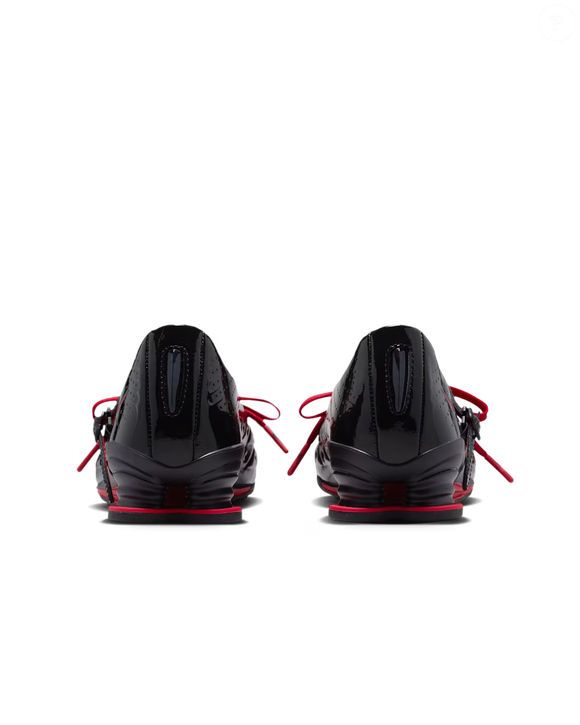 Com exterior e forro de couro artificial e solado de borracha, os Nike Shox Z Calistra x LABELHOOD unem materiais e detalhes em uma criação de visual diferenciado