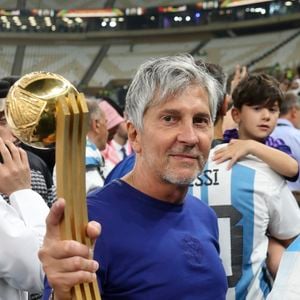 Depois da Copa do Mundo, Messi mudou seus planos e voltou para a Argentina para ficar com o pai