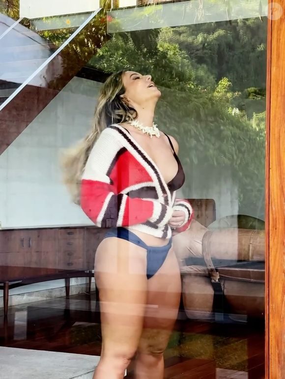 De biquíni, Paolla Oliveira fez piada com o frio do Rio de Janeiro. A máxima é de 21º C na capital carioca