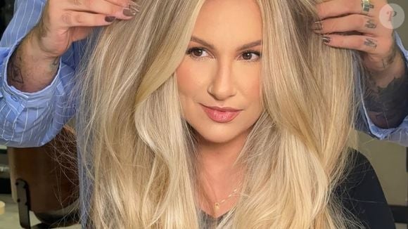 A cabeleireira Olga G. San Bartolomé acredita que, para disfarçar esses primeiros fios brancos, não há necessidade de pintar o cabelo inteiro para cobri-los