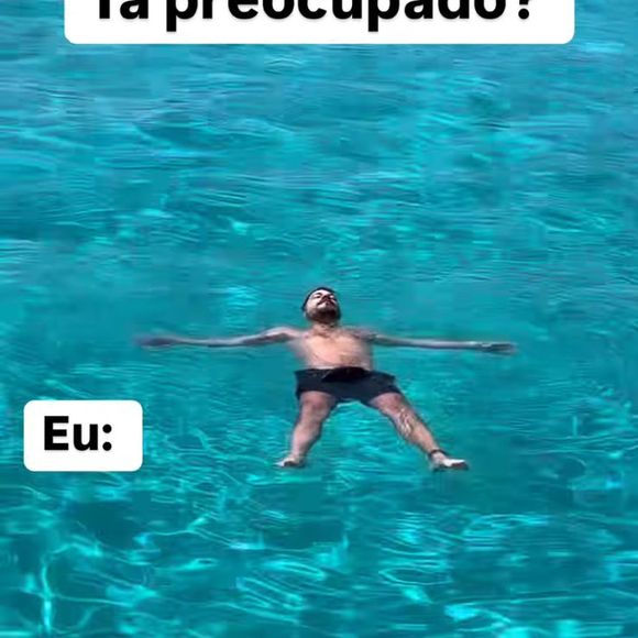 Em meio a rumores sobre sexualidade, Evaristo Costa aparece flutuando no mar e internautas interpretam publicação como resposta sutil.