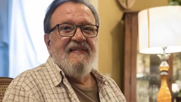 Bartolomeu (Luís Melo) fala que Raquel (Taís Araújo) deverá marcar presença em uma conferência, sendo esta o mesmo evento que Ivan (Renato Góes) vai comparecer, em 'Vale Tudo', no capítulo de quarta-feira, 30 de julho de 2025.