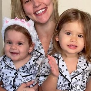 Virginia Fonseca revelou um detalhe curioso sobre as roupas de Maria Alice e Maria Flor: mesmo sem serem gêmeas, as filhas costumam ganhar looks iguais