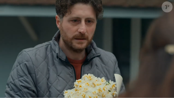 Ozan levou flores para agradar Karsu