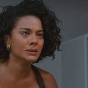 Maria de Fátima (Bella Campos) é obrigada a cancelar perfil nas redes sociais para se casar com Afonso em 'Vale Tudo'