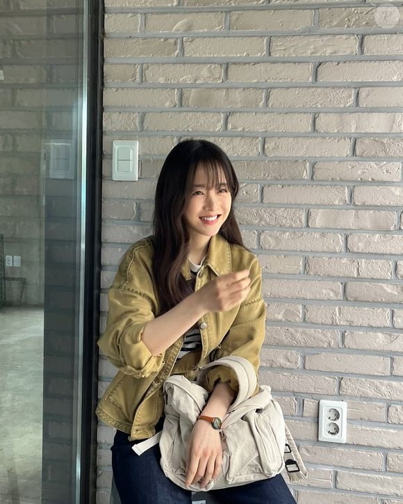 O protetor solar também é obrigatório na rotina de Park Bo-young, que gosta de FPS 30 ou superior