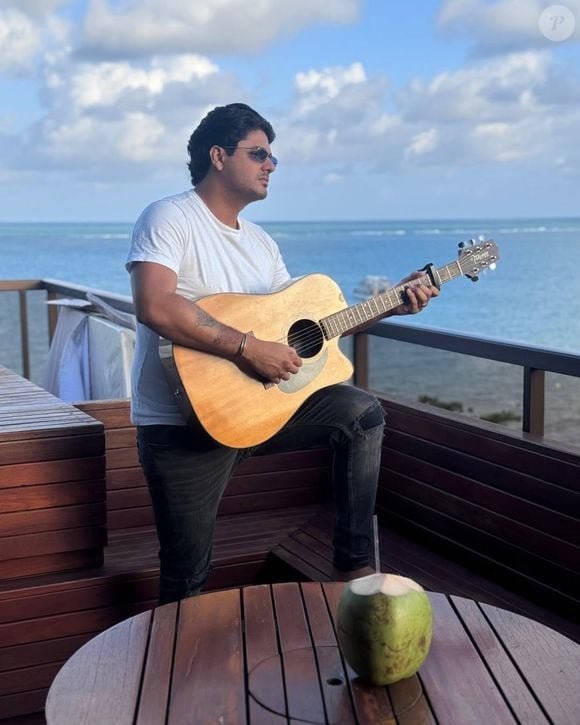 João Lima se apresenta como cantor, compositor e empresário e afirma ter escrito músicas para artistas famosos, como Xand Avião, Wesley Safadão e Nattan