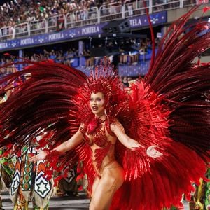 Virginia Fonseca após estrear no carnaval do Rio se despede do SBT, onde permaneceu por 2 anos