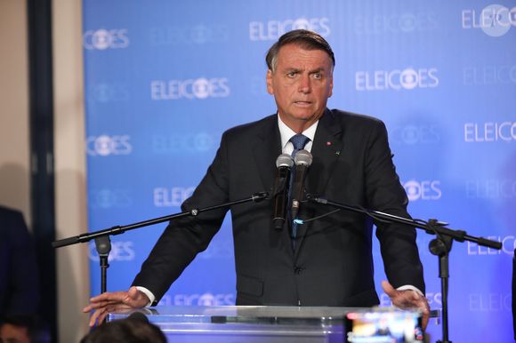Segundo Michelle Bolsonaro, a cirurgia feita por Jair Bolsonaro foi um sucesso