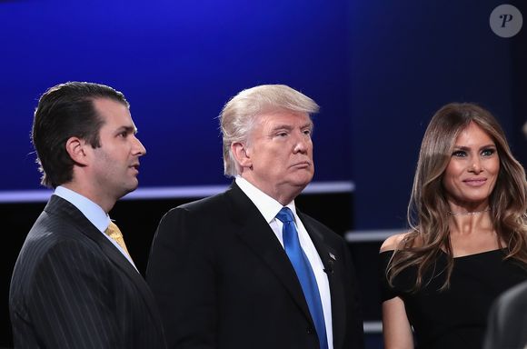 2016: Donald Trump participa do seu primeiro debate presidencial com Hillary Clinton