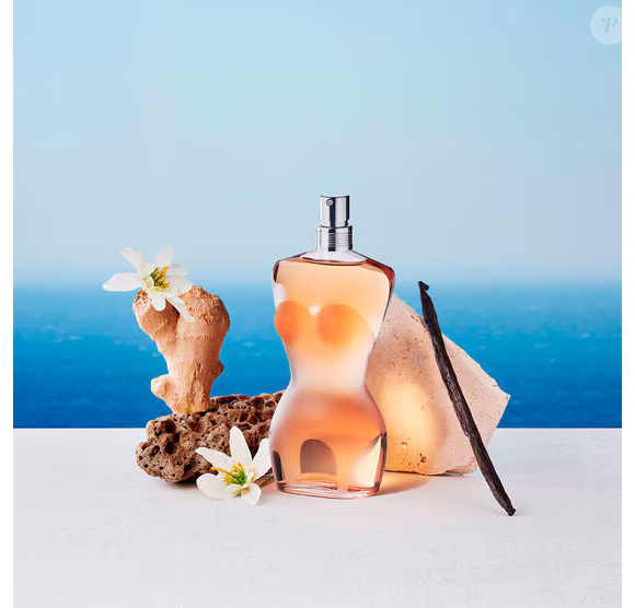 Com flor de laranjeira, gengibre, pó de arroz e baunilha, Classique, da Jean Paul Gaultier, aposta em uma fragrância marcante que atravessa gerações sem perder o charme