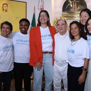 Renato Aragão reuniu a mulher e a filha caçula em missa pelos seus 90 anos na capela localizada na estátua do Cristo Redentor