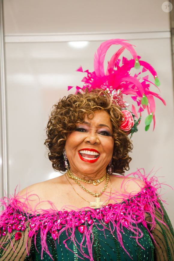 Alcione nunca formalizou uniões, mas viveu relacionamentos duradouros com um homem de cada nacionalidade: um italiano, um francês e um brasileiro