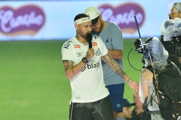 'Estou de volta com energia renovada', diz Neymar sobre retorno ao Santos