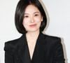 A atriz Song Hye-kyo faz sua própria máscara facial em casa utilizando duas misturas diferentes: uma com mel e clara de ovo e outra com mel e água. Ela também aplica leite morno no rosto