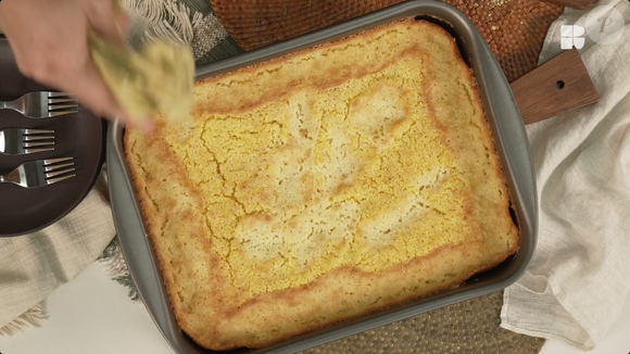 O resultado é um bolo de flocão delicioso que vai bem tanto no café da manhã quanto no café da tarde