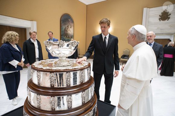O Papa Leão XIV recebeu a visita do tenista italiano Jannik Sinner.