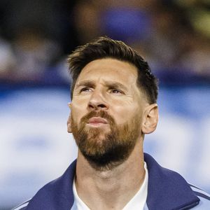 Messi fatura 20 milhões apenas de salário, mas o craque também recebe por cotas de patrocínio, direitos de transmissão e participação nos lucros