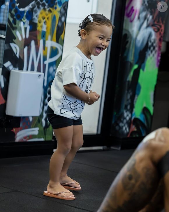 Mavie é a filha mais velha de Bruna Biancardi e Neymar, pai também de Davi Lucca, Helena e Mel