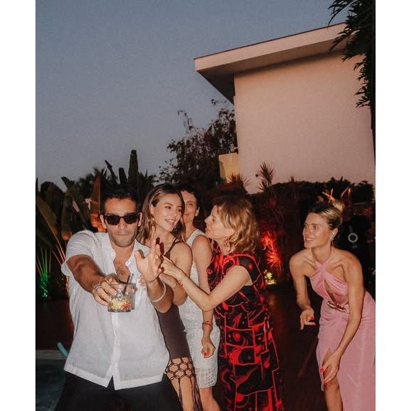 Paolla Oliveira dançou muito com o elenco de 'Vale Tudo' em sua mansão