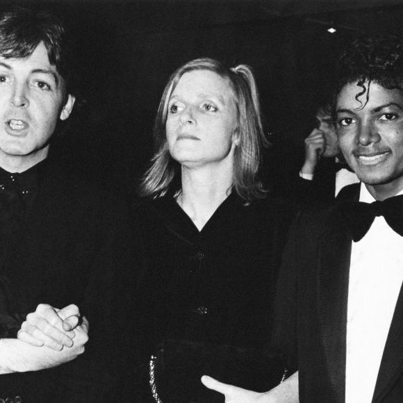 O interesse de Michael Jackson pelos direitos autorais aumentou quando seu advogado, John Branca, revelou que o catálogo da ATV Music estava à venda e incluía a Northern Songs, empresa criada pelos Beatles na década de 1960, conforme reportagem do Los Angeles Times.