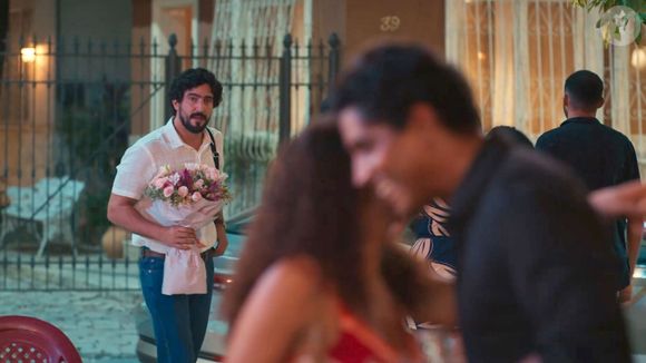 Ivan (Renato Góes) presencia dança de Raquel (Taís Araújo) e Otávio (Breno da Matta) no capítulo de segunda, 14 de abril de 'Vale Tudo'