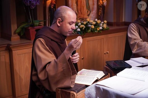 Festa do Peão de Barretos 2025: fenômeno na web, Frei Gilson se apresenta no palco Estádio em 25 de agosto de 2025