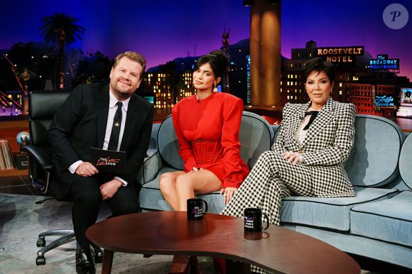 Kylie Jenner usou o mesmo look luxuoso no 'The Late Late Show with James Corden'