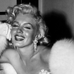 Encontrei na Shopee: o sapato de noiva que se inspira em Marilyn Monroe, um tamanco com pelúcia perfeito para o 'making off' no casamento