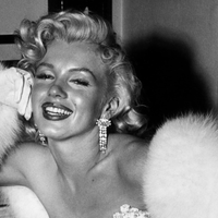 Encontrei na Shopee: o sapato de noiva que se inspira em Marilyn Monroe, um tamanco com pelúcia perfeito para o 'making off' no casamento
