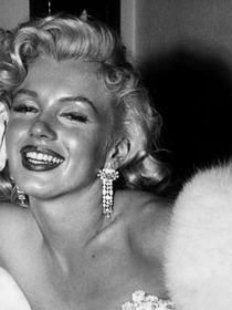 Encontrei na Shopee: o sapato de noiva que se inspira em Marilyn Monroe, um tamanco com pelúcia perfeito para o 'making off' no casamento