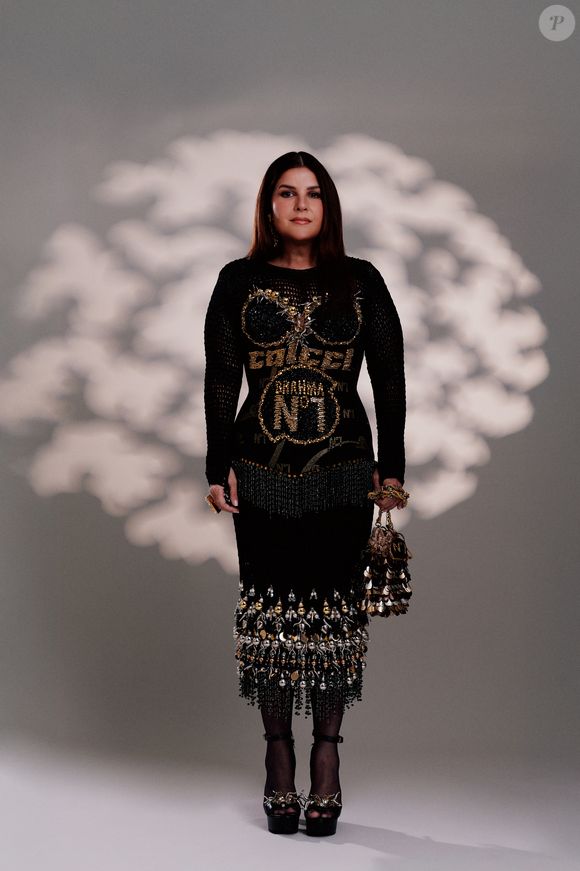 Ju Ferraz combinou prata ao preto para seu look no Camarote N1