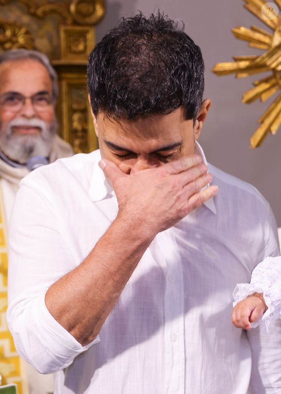 Zezé Di Camargo chorou ao batizar a filha com Graciele Lacerda