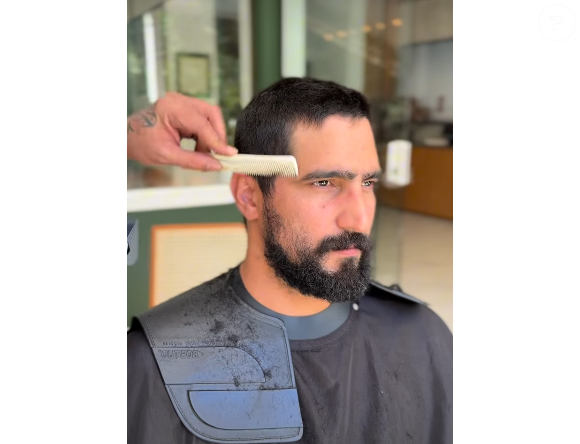 O ator de 39 anos fez questão de mostrar nas redes sociais a transformação visual para viver o filho desaparecido de Arthur Brandão (Antonio Fagundes), papel que promete movimentar a história a partir do capítulo 102.