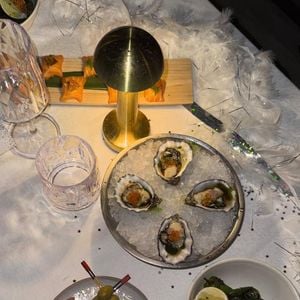 Além da foto do look, Bruna Biancardi também postou mais stories compartilhando com os internautas na web a mesa do Réveillon.